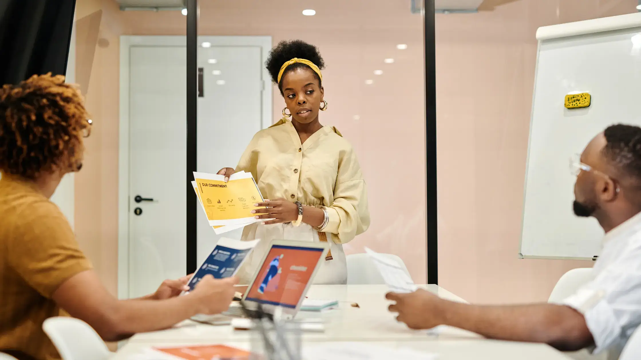 Customer Communication Strategy: 7 Best Practices for New Businesses