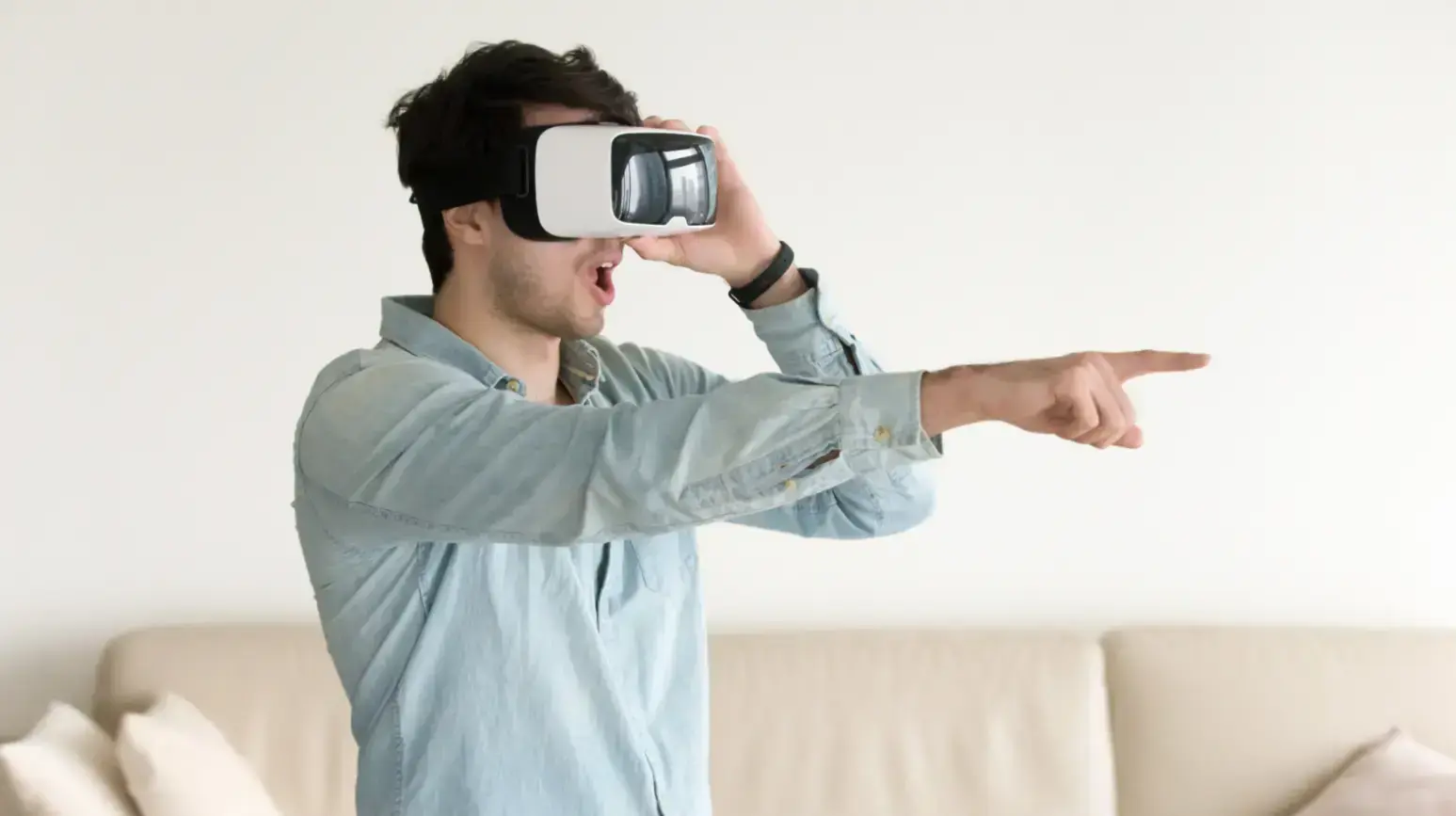 Building Engaging User Experiences With Map APIs and Augmented Reality