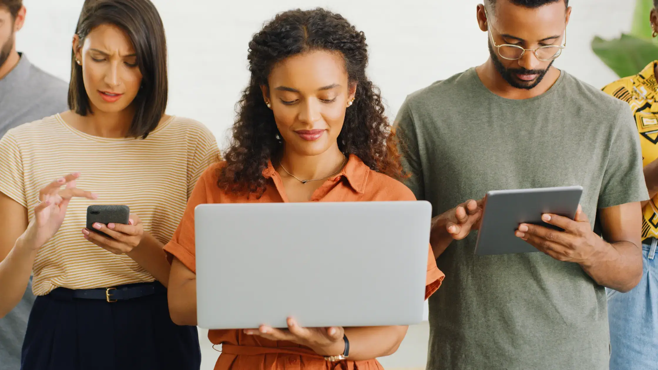 Best 10 Apps to Improve Team Productivity (& Why They Work)