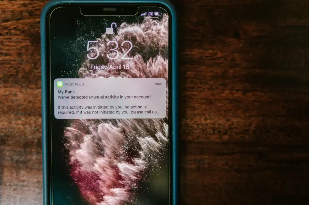 an-alert-message-on-a-cellphone