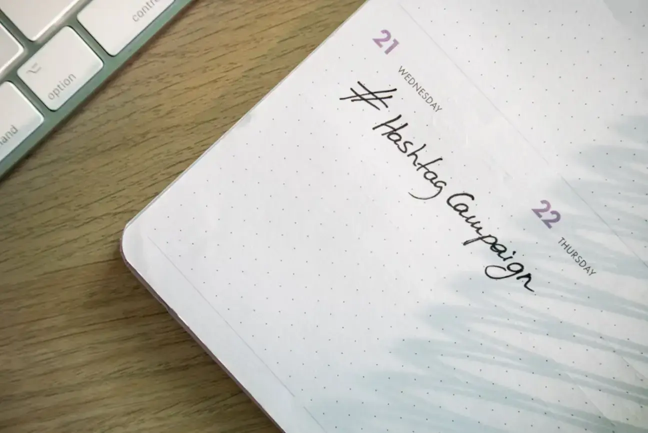 close-up-of-a-handwritten-note-in-a-calendar