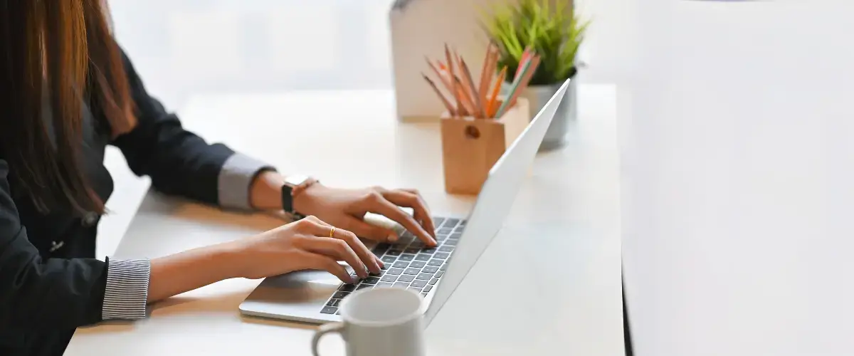 content-writing-on-laptop