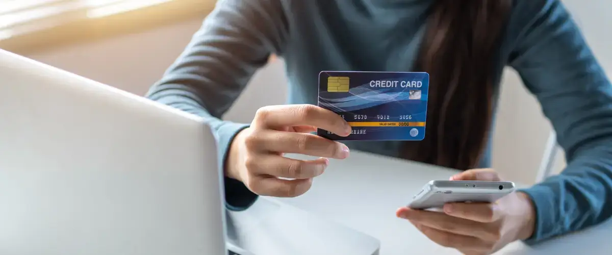 customer-making-online-credit-card-payment