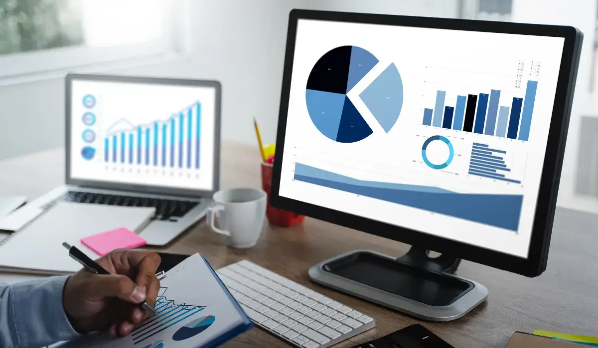 doctor-reviewing-healthcare-analytics