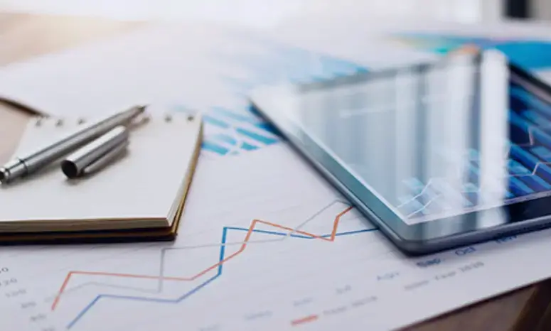 image-tablet-and-notes-with-graphs