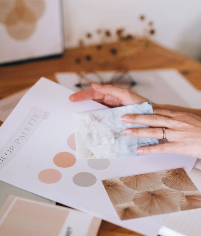 layout-design-branding-contnent-on-desk