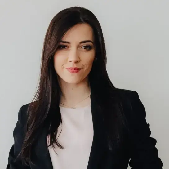 mia-johnson-headshot