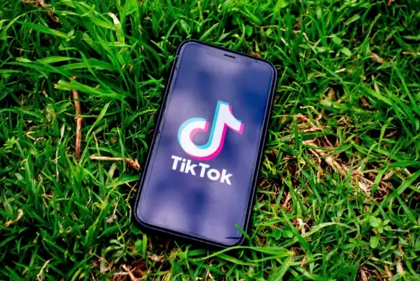 mobile-screen-tiktok-logo