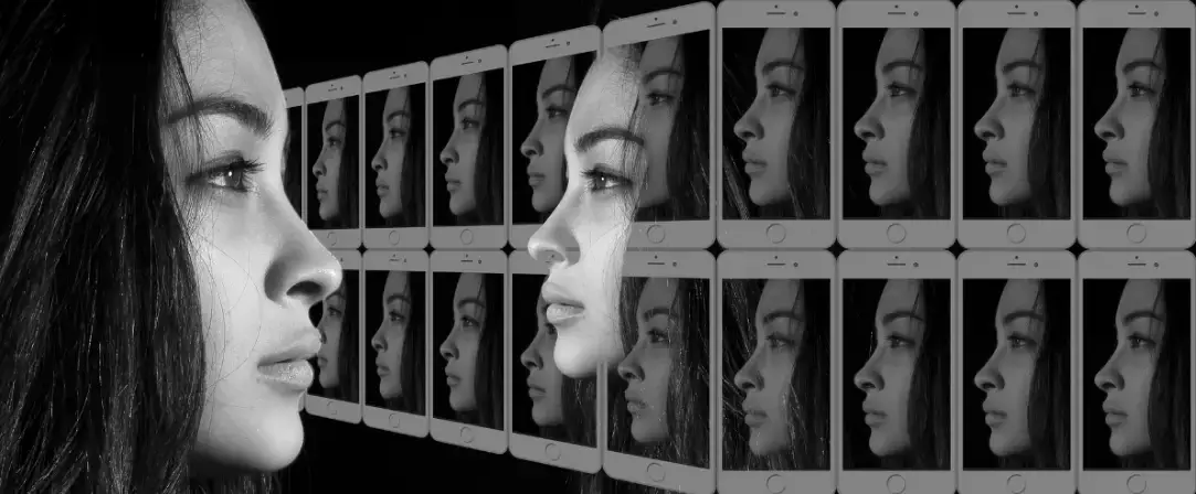 multiple-image-copies-on-smartphone