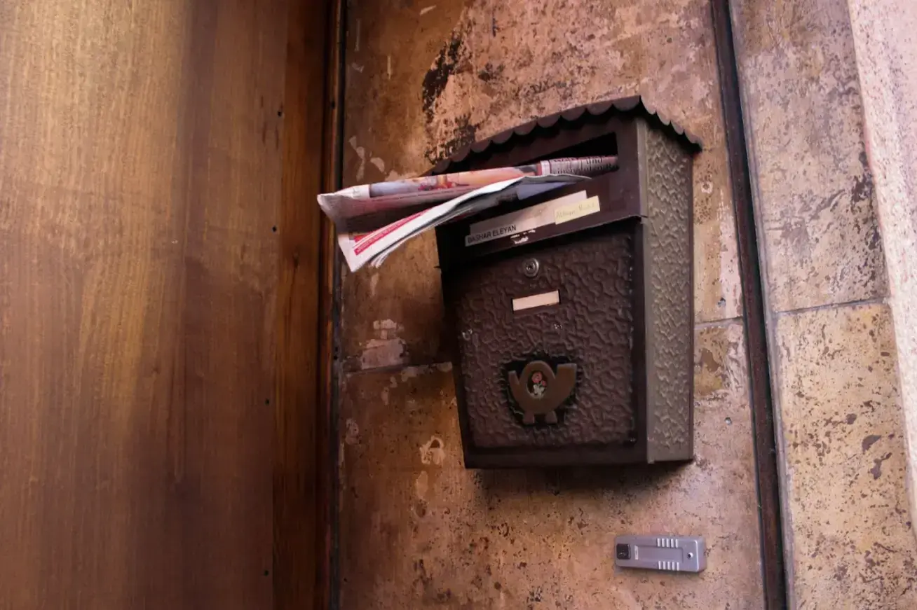 newspaper-in-mailbox