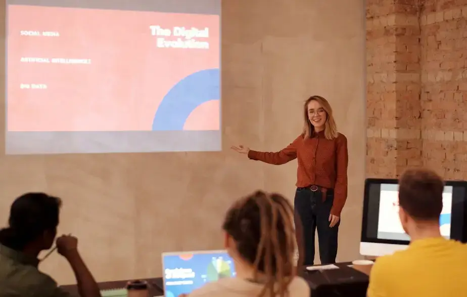 person-hosting-in-person-meeting-on-a-projector