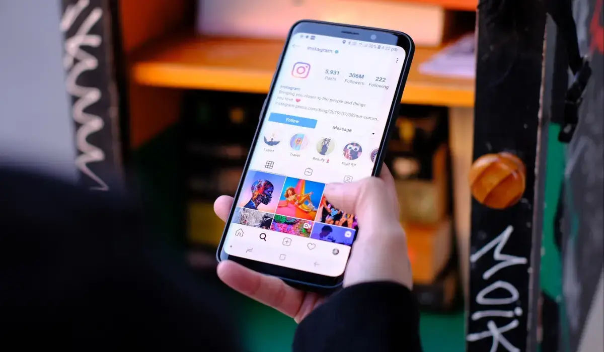 person-scrolling-instagram-page
