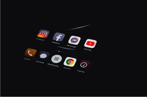 social-media-icons-in-the-dark