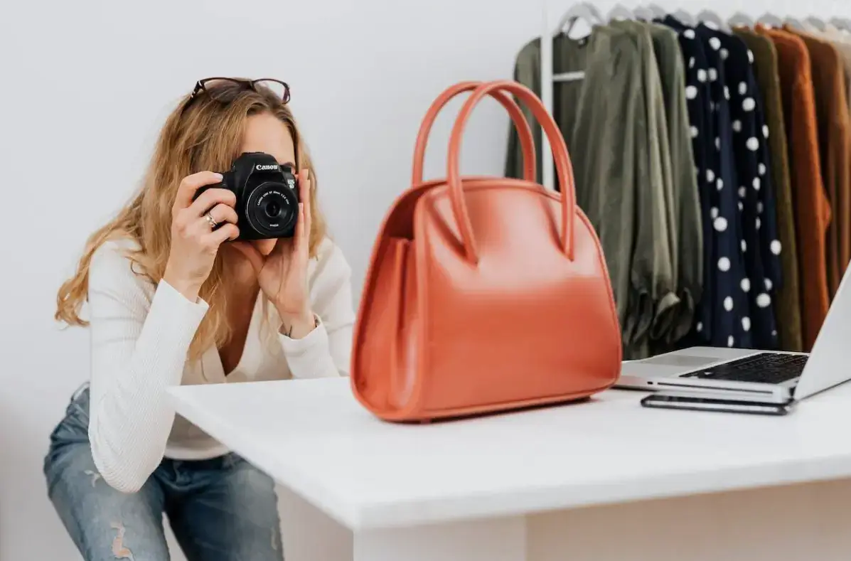 taking-picture-of-orange-purse-for-e-commerce-store