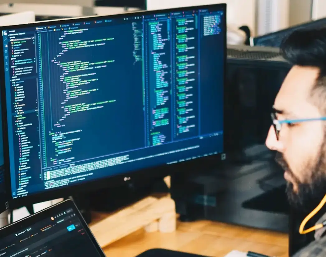 web-developer-coding-in-vscode